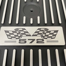 Load image into Gallery viewer, Big Block Chevy 572 Flag Logo Valve Covers & 14" Air Cleaner - Black