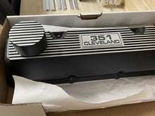 Load image into Gallery viewer, Narrow Fin Die-Cast Aluminum Valve Cover Breathers - Black