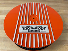 Load image into Gallery viewer, 396 Big Block Chevy Classic Finned Valve Covers &amp; 13&quot; Air Cleaner Kit - Flag Logo - Orange